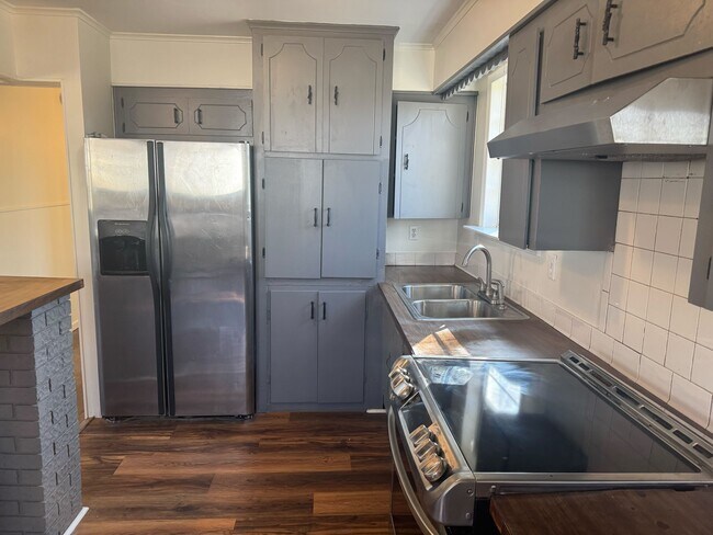 Foto del edificio - 6119 Jeanne Dr