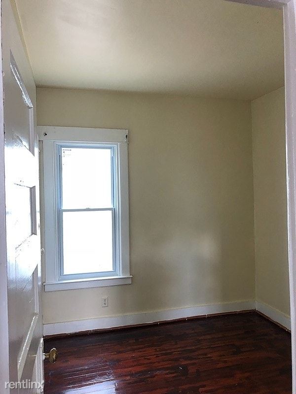 Foto del edificio - 2 br, 1 bath Apartment - 1043 Chrisler Avenue