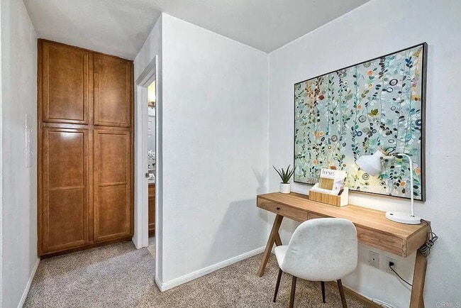 Building Photo - AWESOME ONE BEDROOM APARTMENT