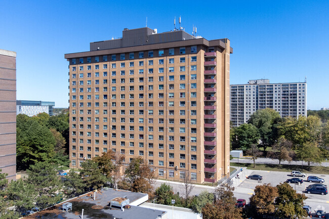 Photo du bâtiment - Village Apartments