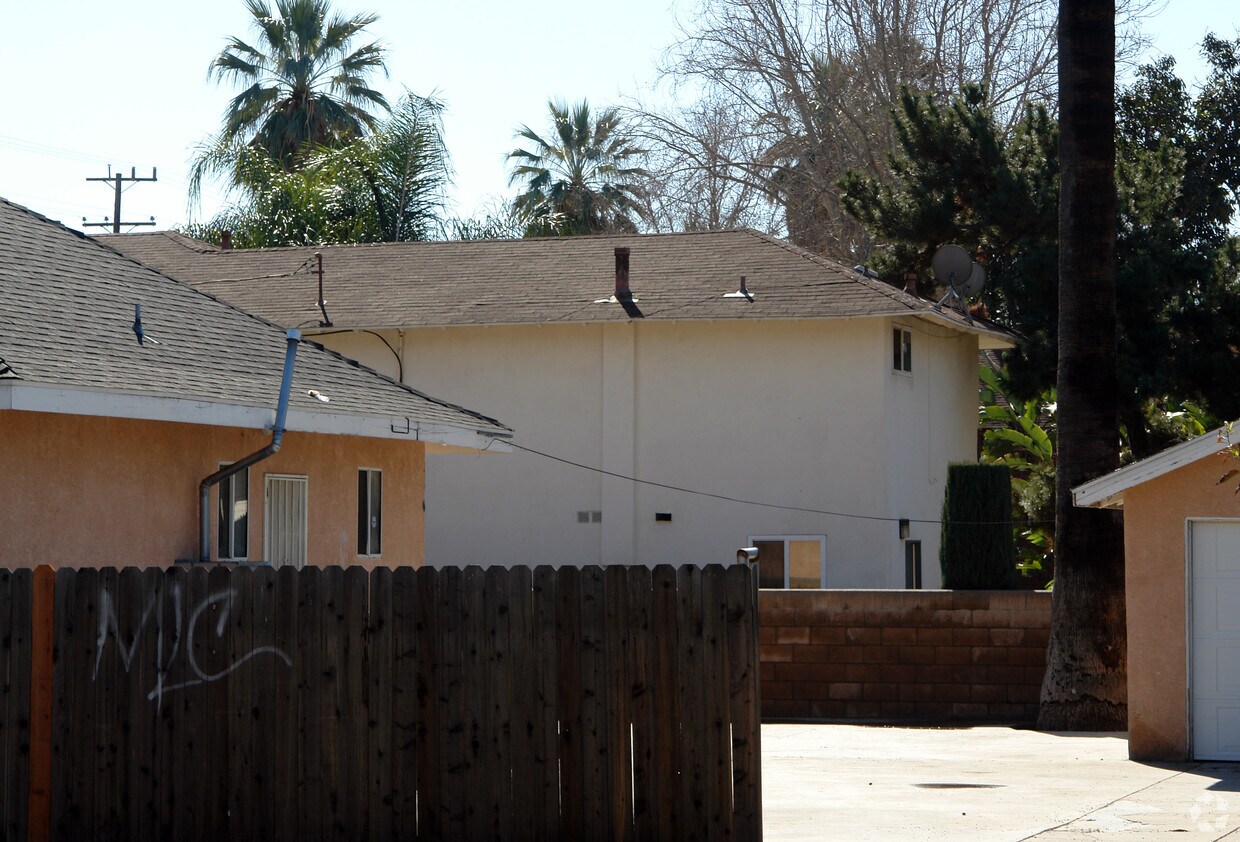 Building Photo - 1584 N Arrowhead Ave