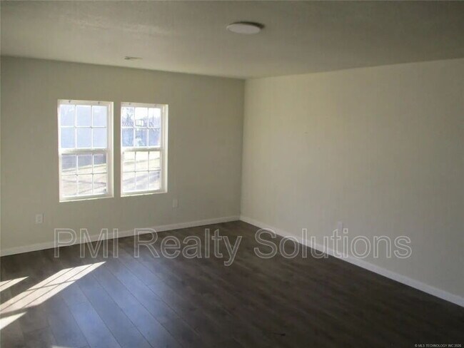 Foto del edificio - 913 N Creek Ave