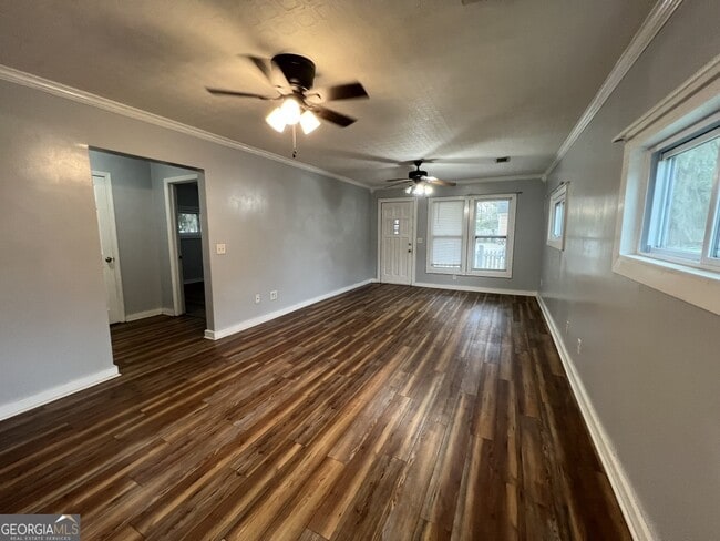 Building Photo - 204 W 3rd St