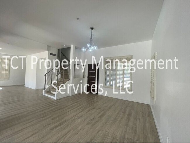 Foto del edificio - Stunning 4 Bedroom with Desert View!