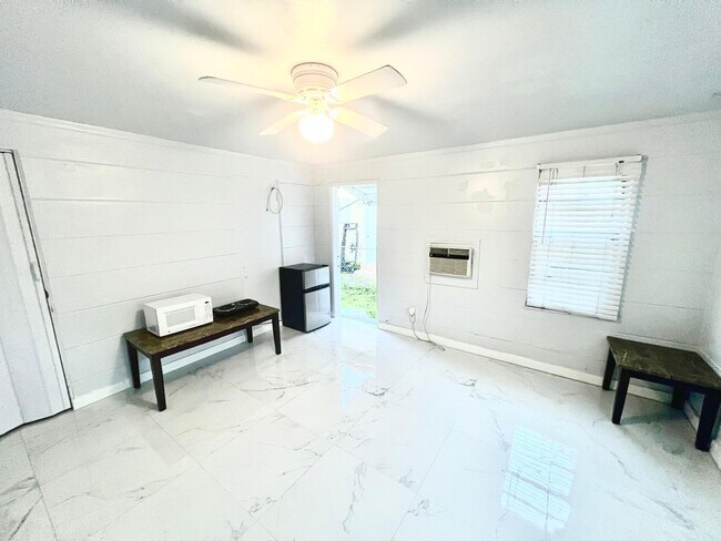 Foto del edificio - 5870 SW 20th St