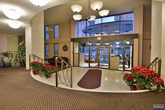 Foto del edificio - 160 Overlook Ave