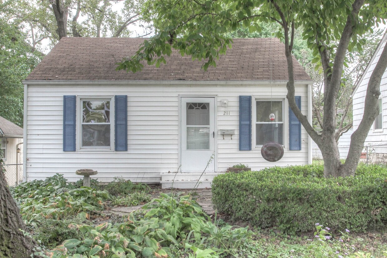 Primary Photo - 211 E 79th Terrace