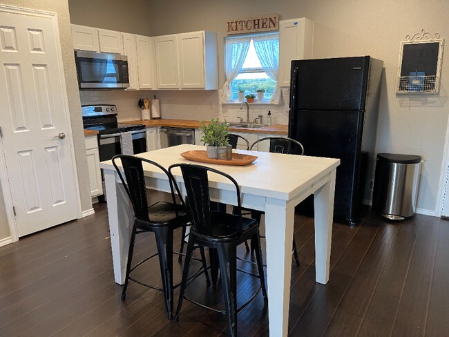 Building Photo - 495 Cimarron