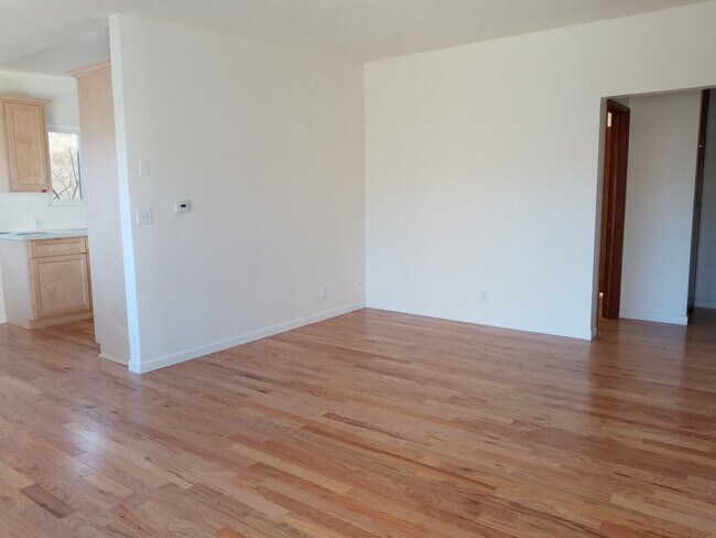 Building Photo - 421 Java St