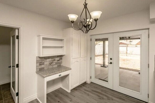 Foto del edificio - Remodeled 4-Bedroom Home in the Heart of K...