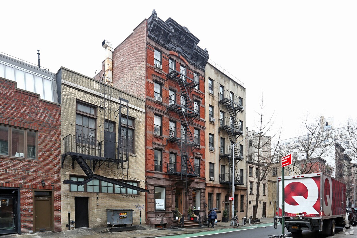 Primary Photo - 135 7th Ave