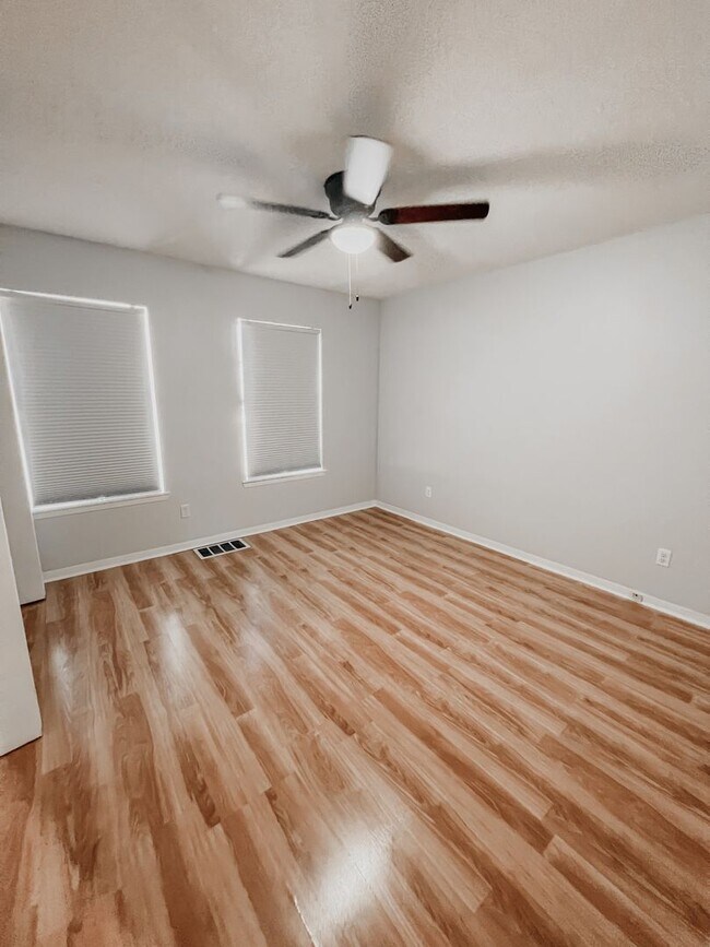 Foto del edificio - Newly Renovated Townhome Located in Midtow...