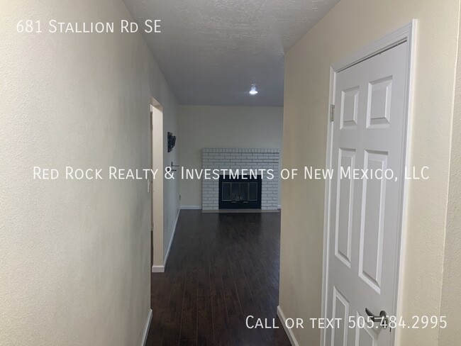 Foto del edificio - 681 Stallion Rd SE