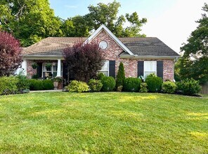 Building Photo - 1044 Hummingbird Ln