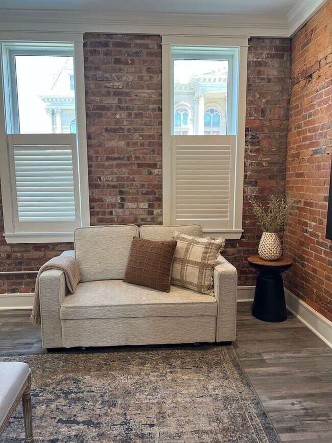Foto del edificio - One Bedroom Downtown Lafayette - Fully Furnished
