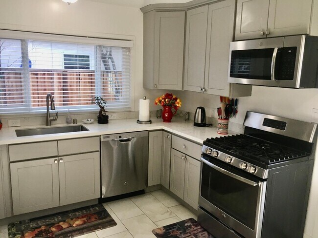 kitchen - 2752 Byron St