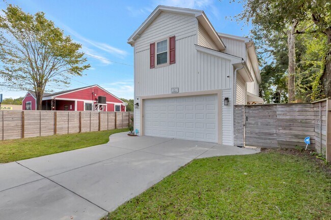 Foto del edificio - Spacious 4-Bedroom Charleston Home Loaded ...