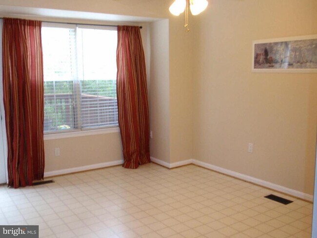 Building Photo - 46647 Brownwood Square