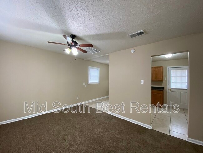 Building Photo - 2624 Maverick Ave