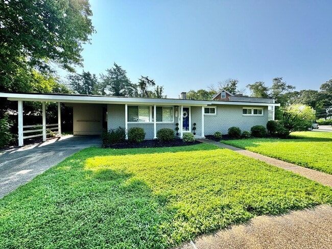 Building Photo - 3-Bedroom Home In Laurel Manor - Fenced Ba...