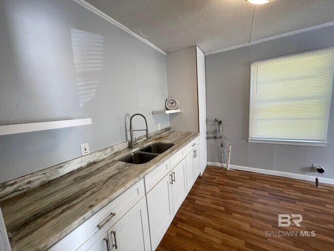 Foto del edificio - 7329 Twin Beech Rd