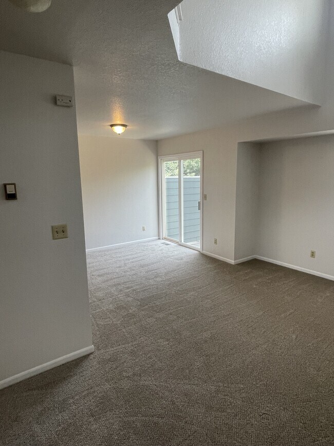 Building Photo - 1007 Cuerto Ln