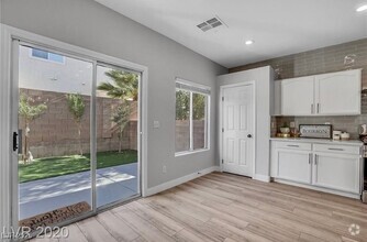 Building Photo - 254 Little Minah Ct