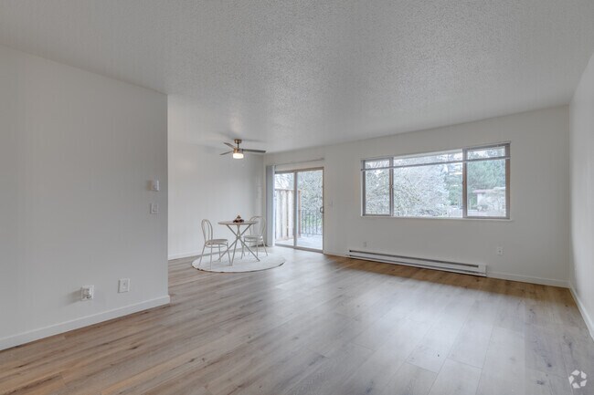 1 habitación, 1 baño - 736 pies cuadrados - Sala de estar - West Royal Apartments