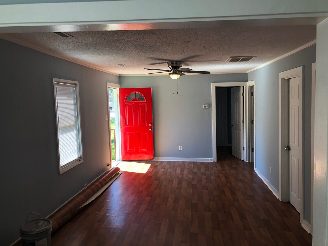 Foto principal - 2443 Myers St
