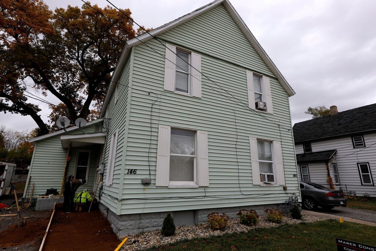 Primary Photo - 146 W Simonton