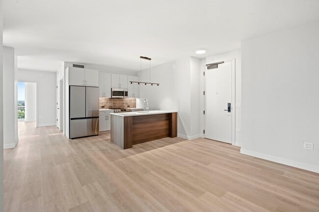 Building Photo - 1106 W Van Buren St