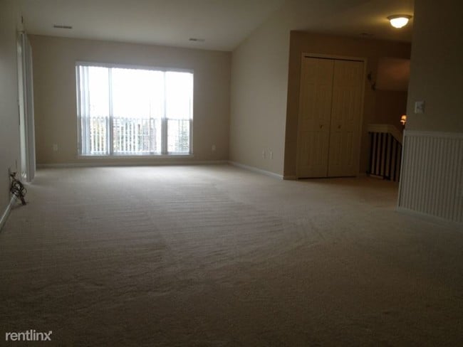 Building Photo - 16805 Carriage Way