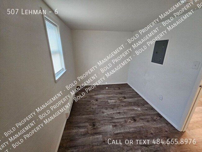 Building Photo - 507 Lehman-6