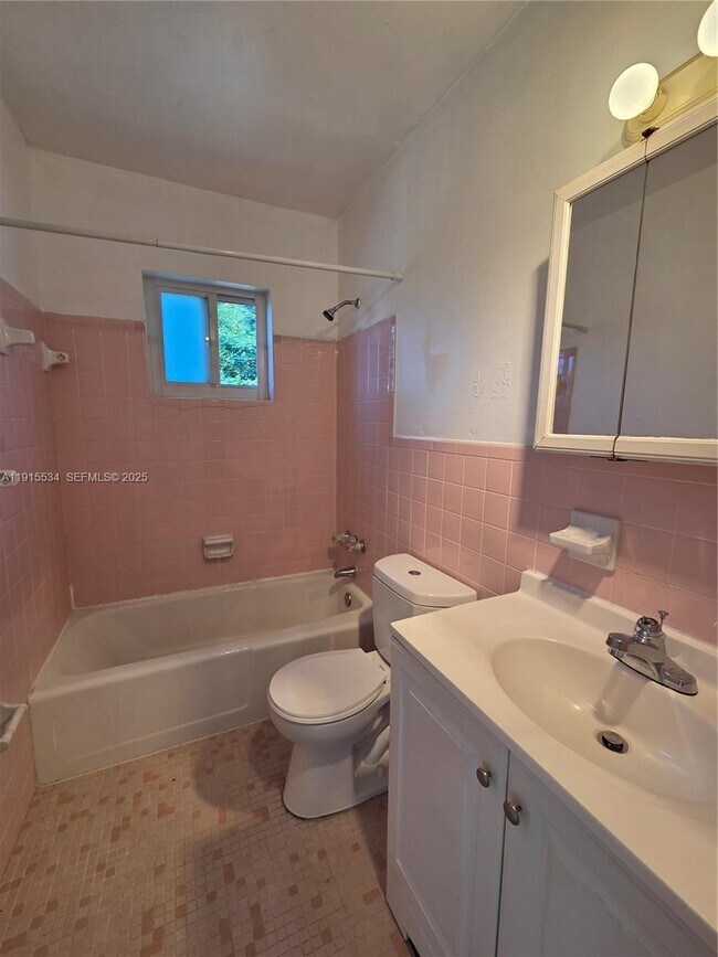 Foto del edificio - 1400 N 17th Ave