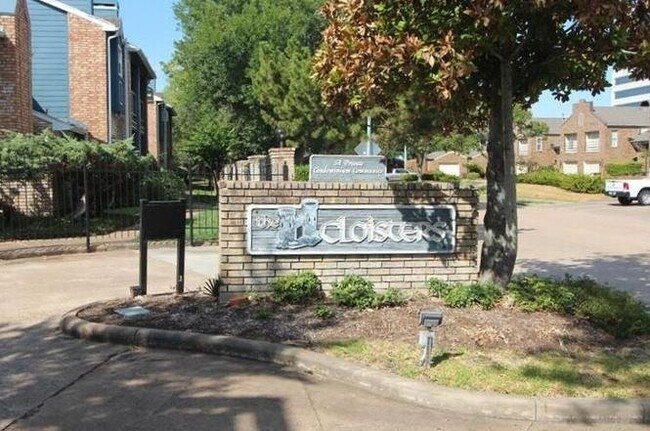 Foto del edificio - 2323 Fairwind Rd