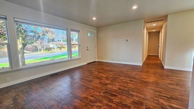 Building Photo - Beautifully Remodeled 3 Bed 2 Bath Rambler in Eastgate, Bellevue