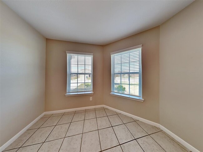 Building Photo - 300 Summer Horse Dr