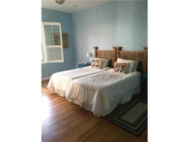 Foto del edificio - 430 NE 51st St