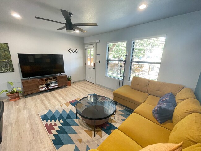 Building Photo - 1403 Marcus Pl