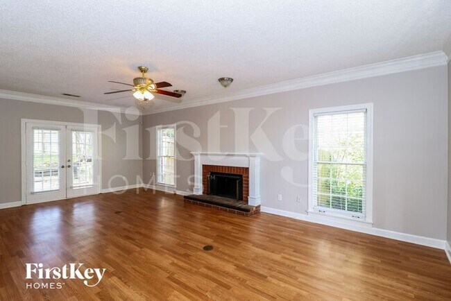 Foto del edificio - 7780 Hawkcrest Dr