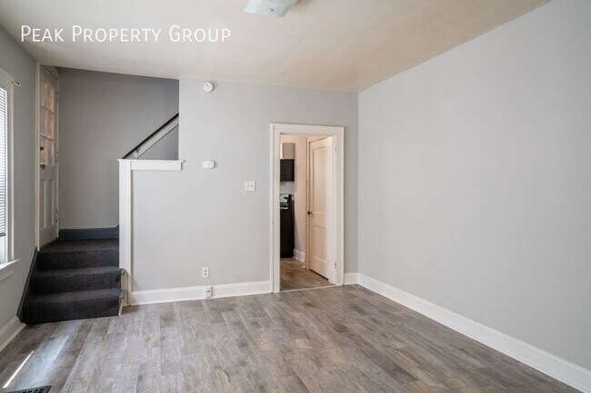 Foto del edificio - Available NOW! 3 Bedroom Duplex Located in...