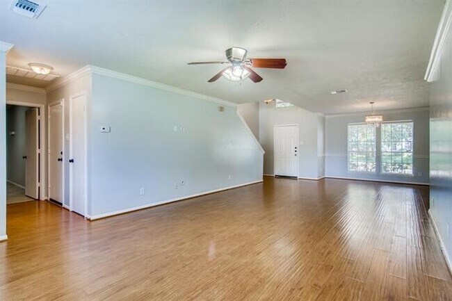 Building Photo - 23031 S Waterlake Dr, Richmond, TX, 77406