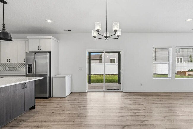 Building Photo - 244 N 200 E