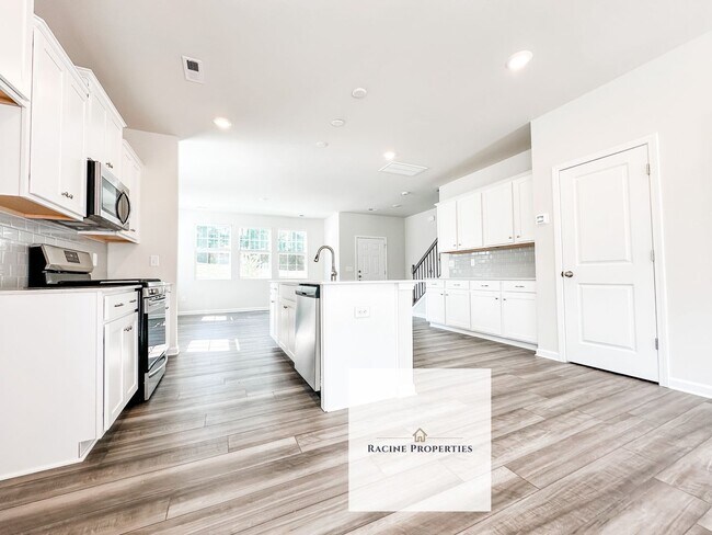 Foto del edificio - Beautiful new townhome available in Travelers Rest