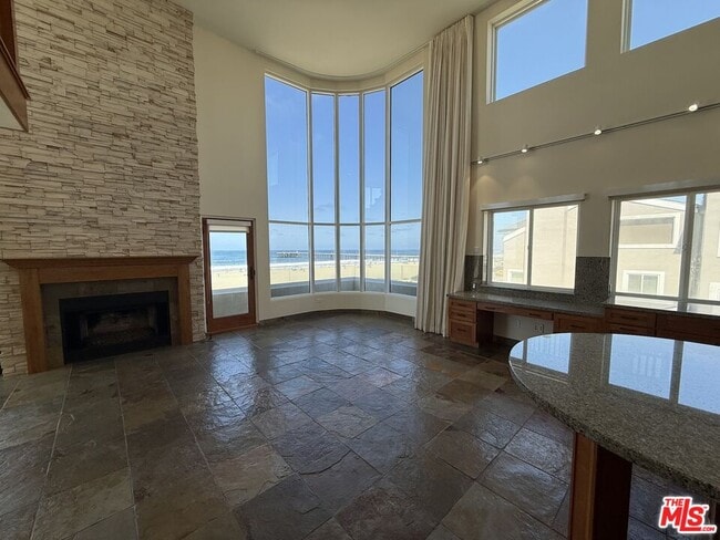 Building Photo - 2 Catamaran St