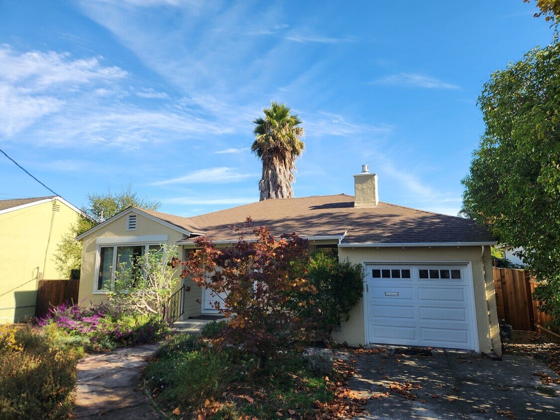 Foto principal - Two bedroom house in Redwood City