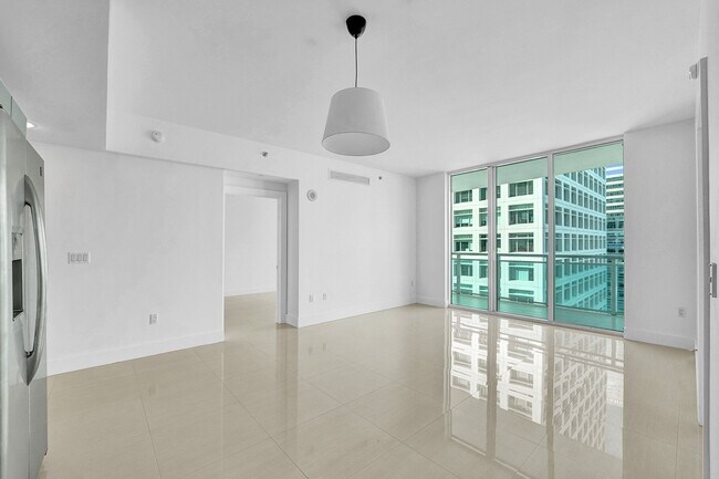 Building Photo - 950 Brickell Bay Dr