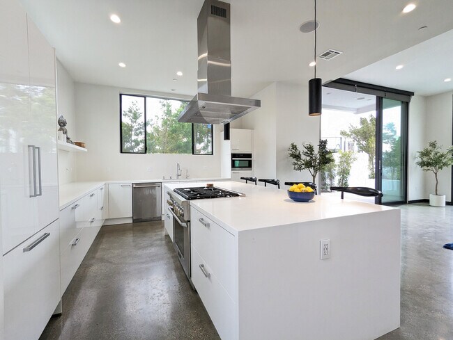 Quartz countertops, center island & Thermador built-in fridge, dishwasher, range and oven - 1136 18th St