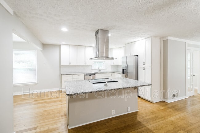 Building Photo - 5265 Cumberland Way SW