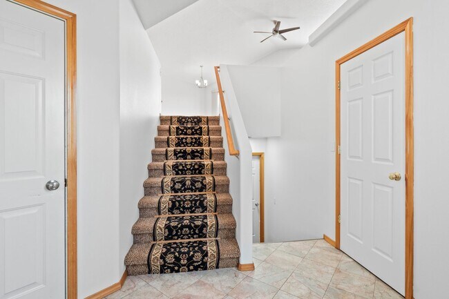 Foto del edificio - 4 bedroom 3 bath home with 3 car garage in Cheney